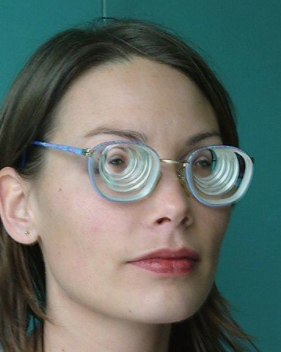 高度近视的人该怎么保护眼睛稳定视力，不让度数增高？